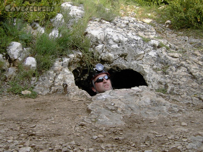 Aven Grotte Nouvelle: Wipplinger beim Ausschlufen aus der Nouvelle.
