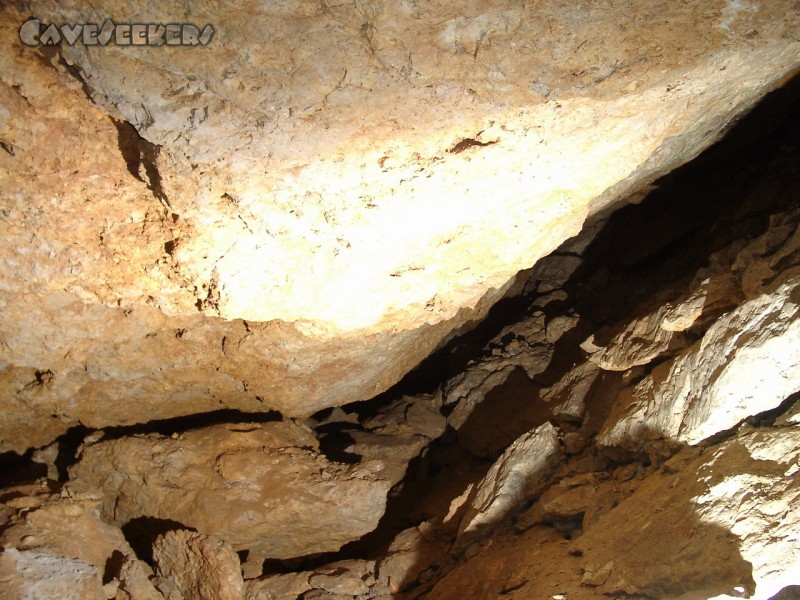 Bauernhöhle Lockenricht: Leicht zu erkennen: Eine typische Verbruchhöhle. Vergleichbar mit Windloch Alfeld.