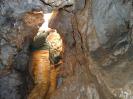 Brunnsteinhöhle - Der Schluf für Männer führt direkt nach oben und ist angenehm eng.