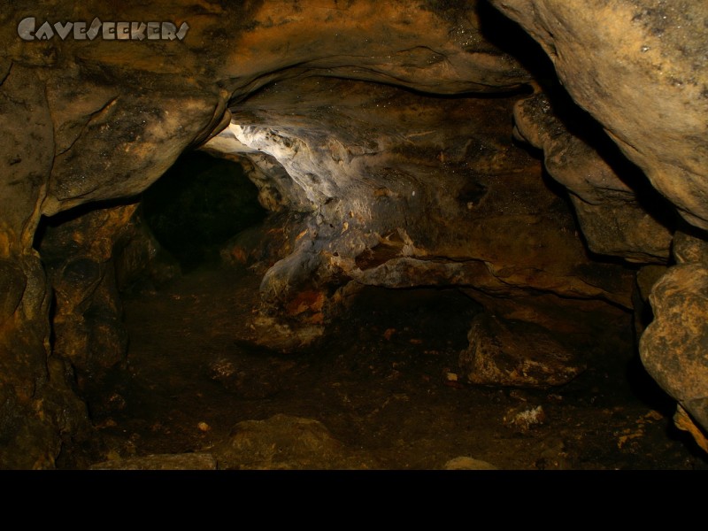 Burghöhle von Loch: Sandsteingang, irgendwie trist