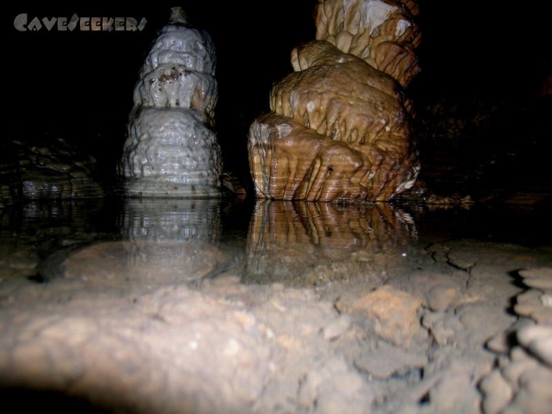 Geißberghöhle: Tropfsteine in Seenot.