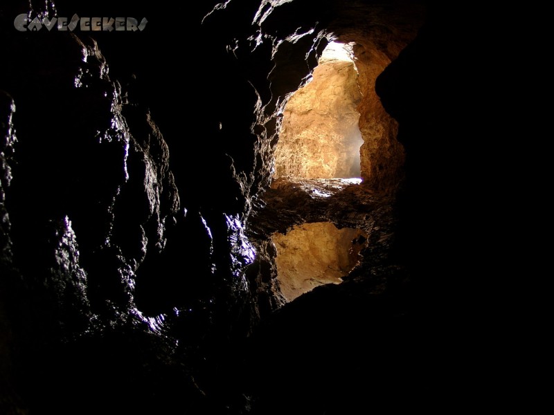 Große Heroldsreuther Höhle: Mehr Wasser.