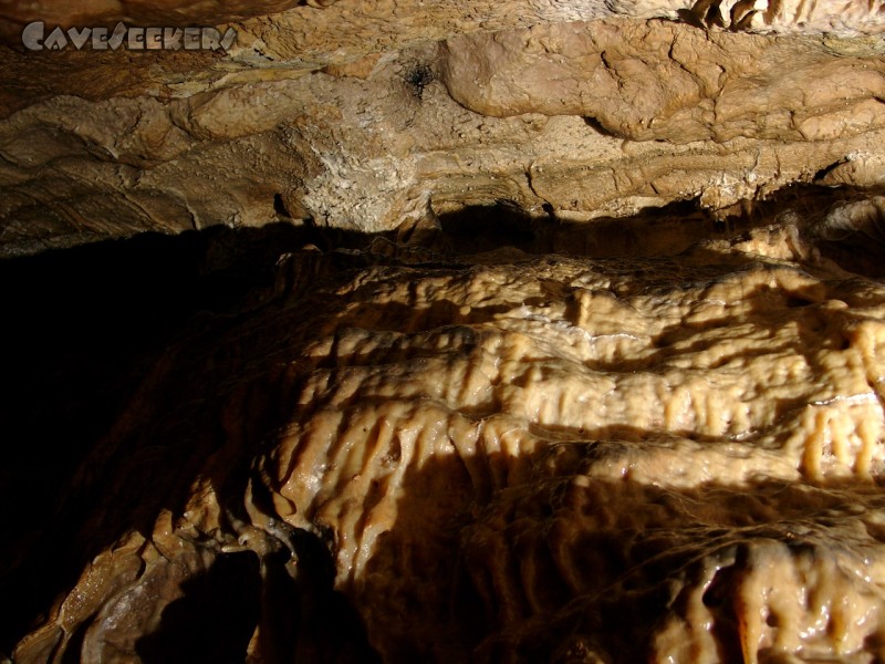 Große Heroldsreuther Höhle: Sinter: zerstört.