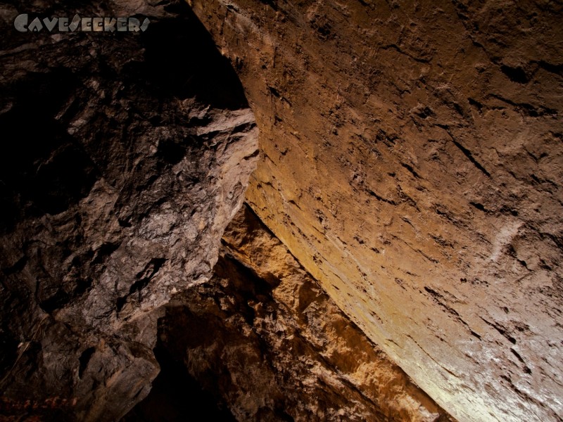 Grotte de Lorette: Hier erkennt der Laie sofort die unterschiedlichen Materialien, welche hier im Loch aufeinanderprallen.
