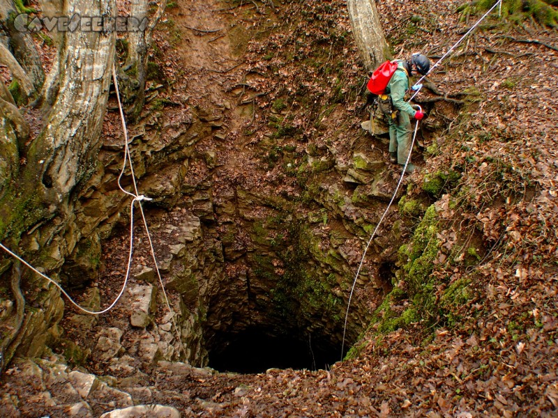 Grotte de la Malatiere: Der Eingang. 5m Abseilen. Das wars dann.
