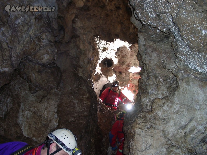 Hungenberghöhle: Abseilen für Profis. 5 Meter in 30 Minuten.
