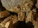 Klapfenberger Höhle - Professionelle Sicherungseinrichtung: 5 Tonnen Versturzblock gehalten von Schlinge. Mit Licht.