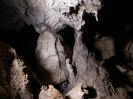 Räuberhöhle - Altsinter in einer seitlichen Spalte.