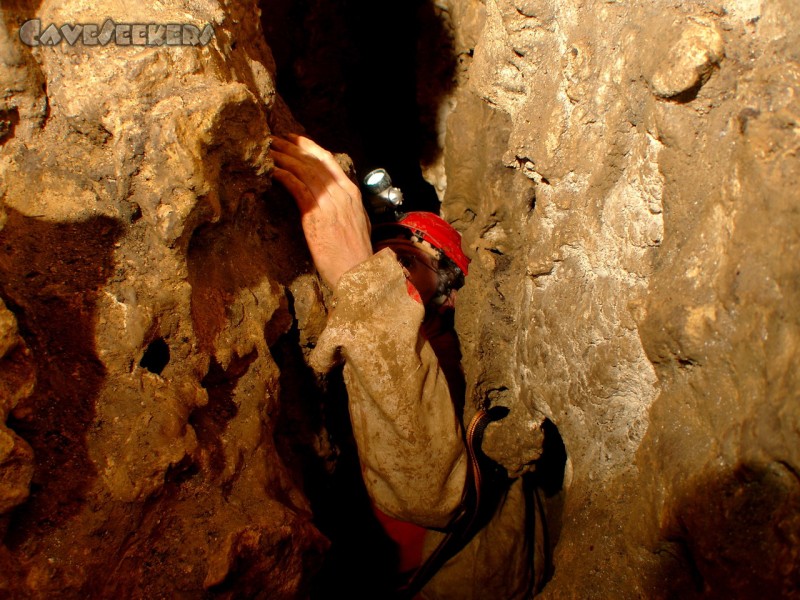 Schleifsteinhöhle: Zu erwähnen vergessen: Nicht nur scharfkantig, nein auch eng.