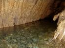 Silver Fox Cave - Wie an der Oberfläche, so auch im Loch: Kristallklares Wasser.
