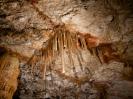 Soreq Cave - Hier kann der Profi schön erkennen, wie Material entlang von Spalten in der Decke in die Halle drängt.